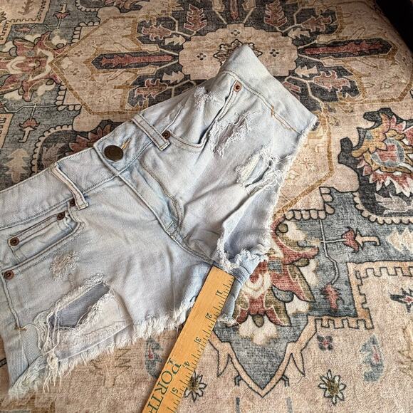 Vintage American Eagle y2k Jean Shorts Light Wash distressed Booty Shorts Size 4 - Picture 6 of 9